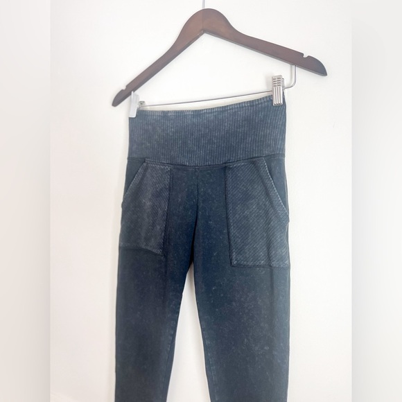 Aerie Chill Play Move Leggings - Picture 3 of 6